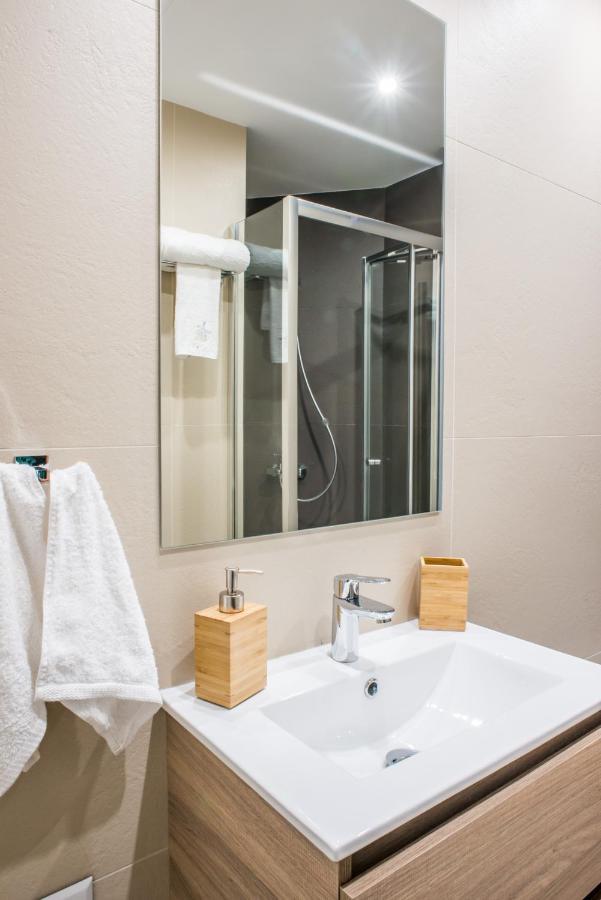 A25 Pristine & Sunny Flat With Balcony At Downtown Athens Apartment Ngoại thất bức ảnh
